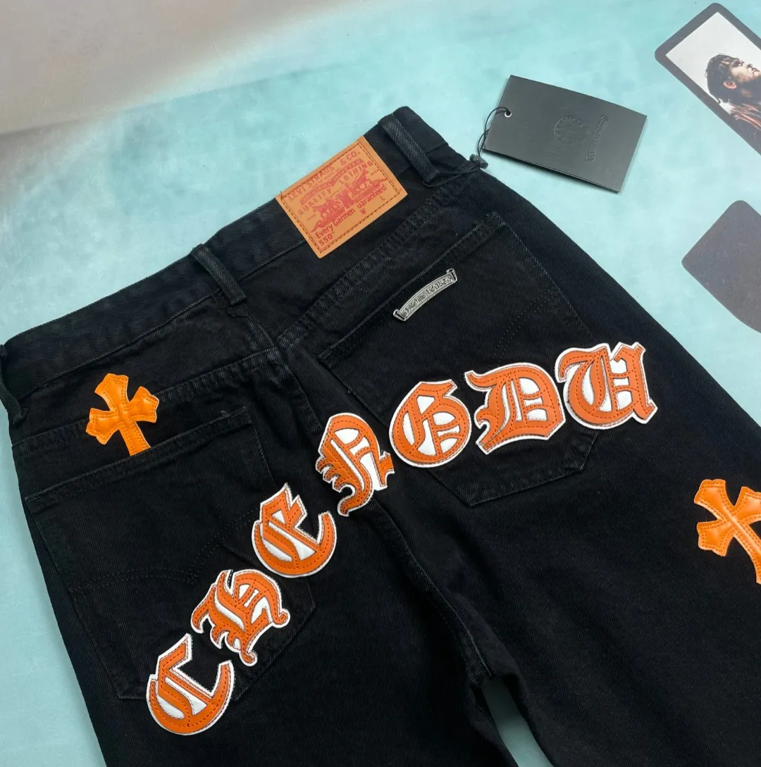 🅿️290 🔘Style No.-KL161 🔘Cross Heart𝐂𝐡𝐫𝐨𝐦𝐞 𝐇𝐞𝐚𝐫𝐭 City Limited Sanskrit Cross Patched Leather Jeans* These two pairs of Cros Heart city limited series jeans! This is an ultra-limited edition launched by Kroxin, a hard currency in the fashion circle! The overall material of the pants is classic black denim, which has a great texture, feels crisp yet soft, and is extremely durable. The colorful crosses and letter patterns on it are a highlight. The crosses come in orange, white, red and other colors. They are presented through exquisite embroidery technology. They are full of three-dimensionality, bright and not easy to fade. The letter patterns are also exquisitely embroidered, and they complement each other with the cross, which directly adds to the sense of fashion. In terms of production technology, Croxin has always strived for excellence. The wiring is very neat, every stitch is just right, and the hardware accessories are also customized, such as buttons and zippers. They are not only durable, but also have Croxin's iconic detailed design, which is full of high-end feeling. The shape is an unobtrusive straight design, which can well modify the shape of the legs. Whether you have thick or thin legs, they will look good on you. Moreover, this style is very versatile and can be easily worn in various styles. Here are some matching suggestions: Street style: Pair your upper body with a loose white hooded sweatshirt, a black Crocodile leather jacket, and a pair of black high-top Converse or Martin boots for a cool and handsome look. If you add Kroxin's silver necklace or ring, the overall look will be more complete. Casual chic: A simple short-sleeved T-shirt in a solid color, such as black, gray or white, will look great with these pants. Put on a pair of white Nike sneakers and carry a Crouching crossbody bag, and you will be both comfortable and fashionable on the street every day. Retro style: You can choose a floral shirt, tuck the hem into your pants, and pair it with a pair of retro western boots or designer shoes to instantly create a retro and personalized atmosphere. These pants are really a must-have fashion item, and they can also be matched as a pair for couples. You can pair them with your partner and be the center of attention when out on the street! If you like fashion, don’t miss it!  Size: S M L XL (28.30.32.34) Color: black with red, black with orange